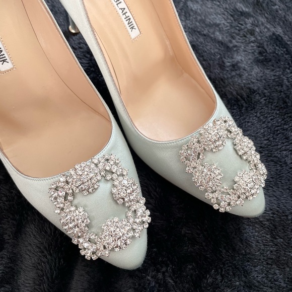 Manolo Blahnik Hangisi Satin Pump - Picture 5 of 6